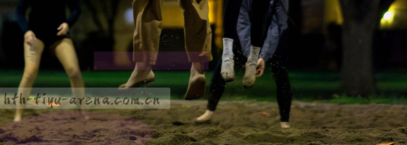 深墨绿底上的细小刻度线与浅青网格纹理